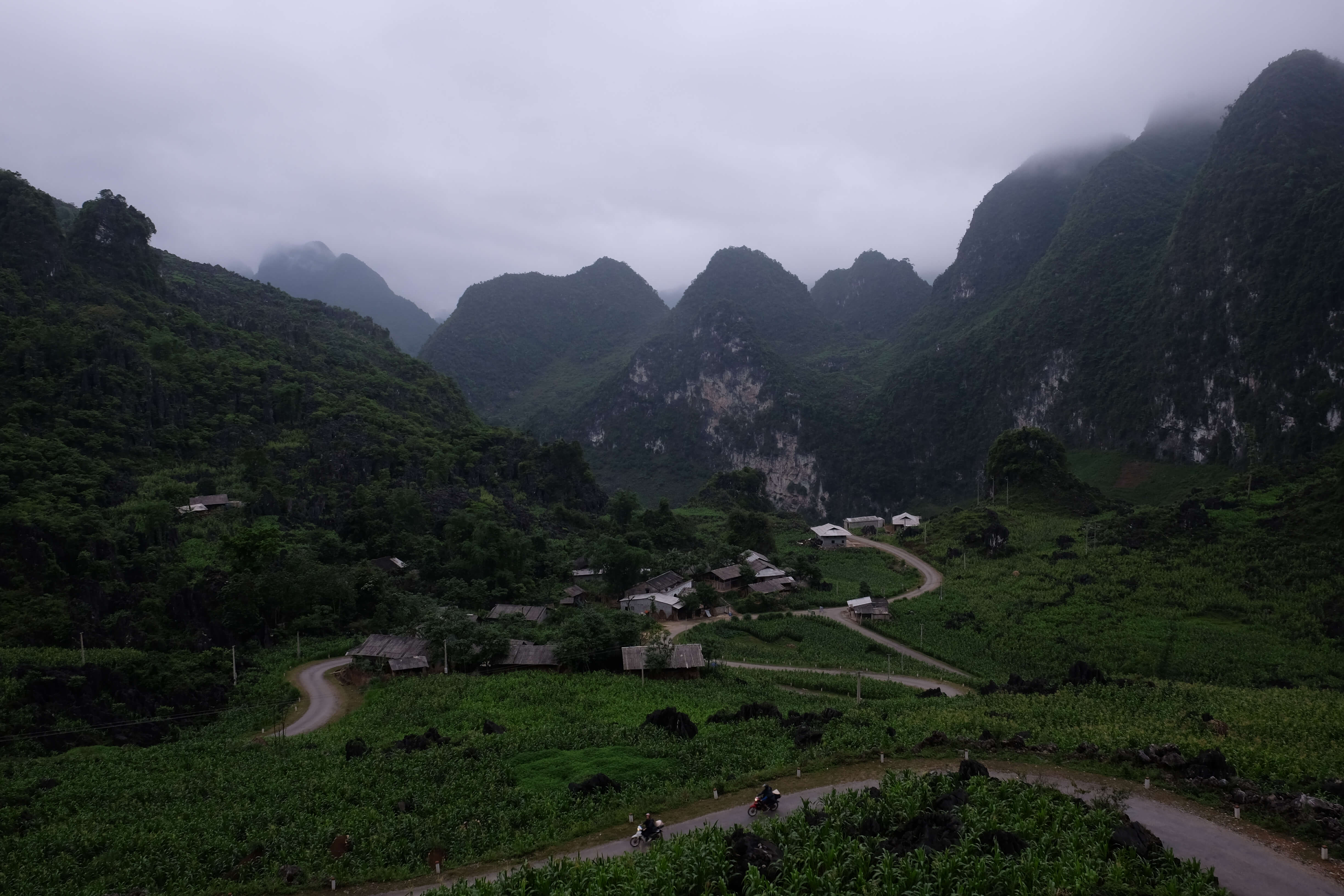 Dans les routes sinueuses entre Du Già et Ha Giang, au nord du Vietnam.