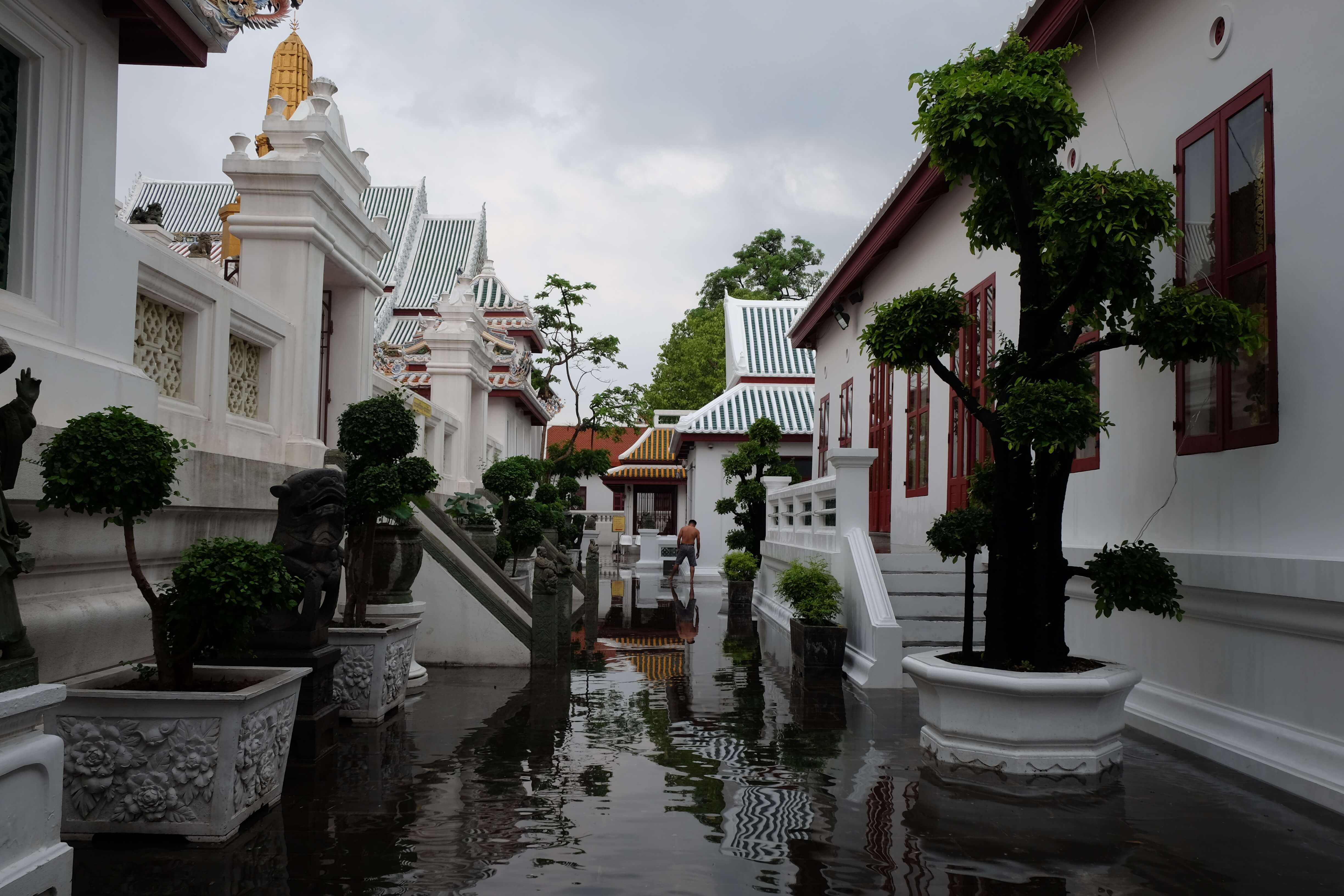 Le temple bouddhiste Wat Bonnivet Vihara, au centre-ville de Bangkok.